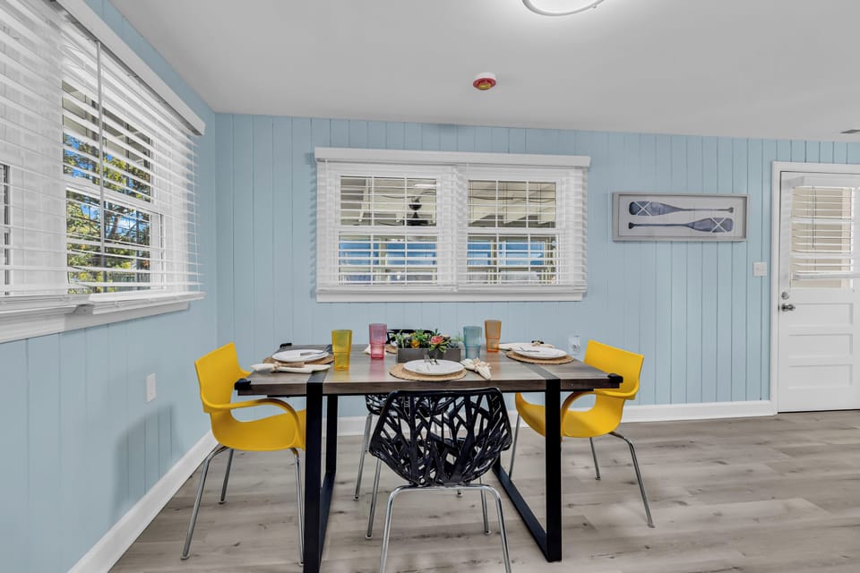 Signature House, 3 Bedrooms, Non Smoking, Garden View | In-room dining