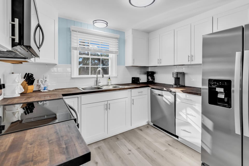 Signature House, 3 Bedrooms, Non Smoking, Garden View | Private kitchen | Fridge, microwave, oven, stovetop