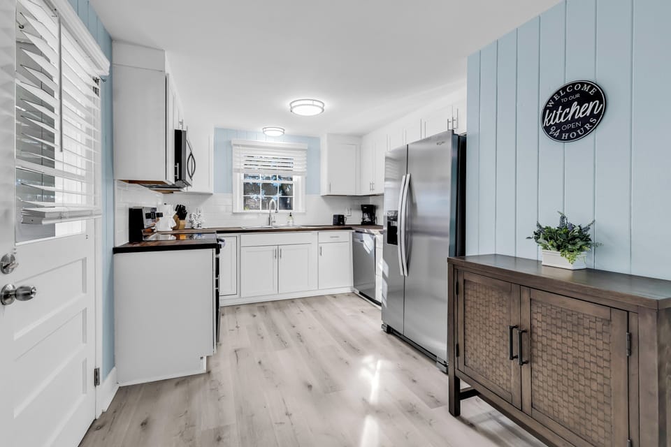 Signature House, 3 Bedrooms, Non Smoking, Garden View | Private kitchen | Fridge, microwave, oven, stovetop