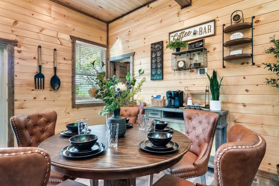 Cabin 1: Living room.