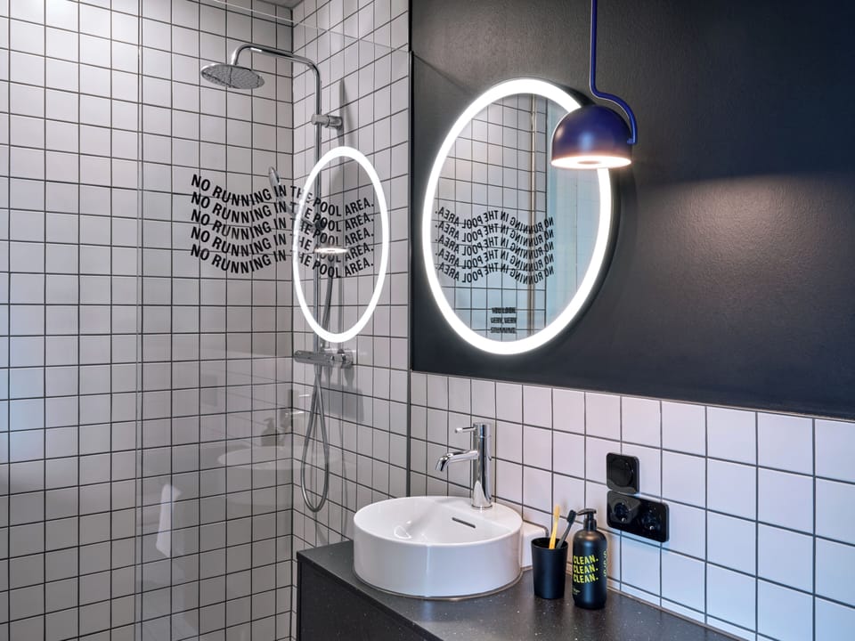 Design Studio, 1 King Bed | Bathroom | Shower, hair dryer, towels, soap