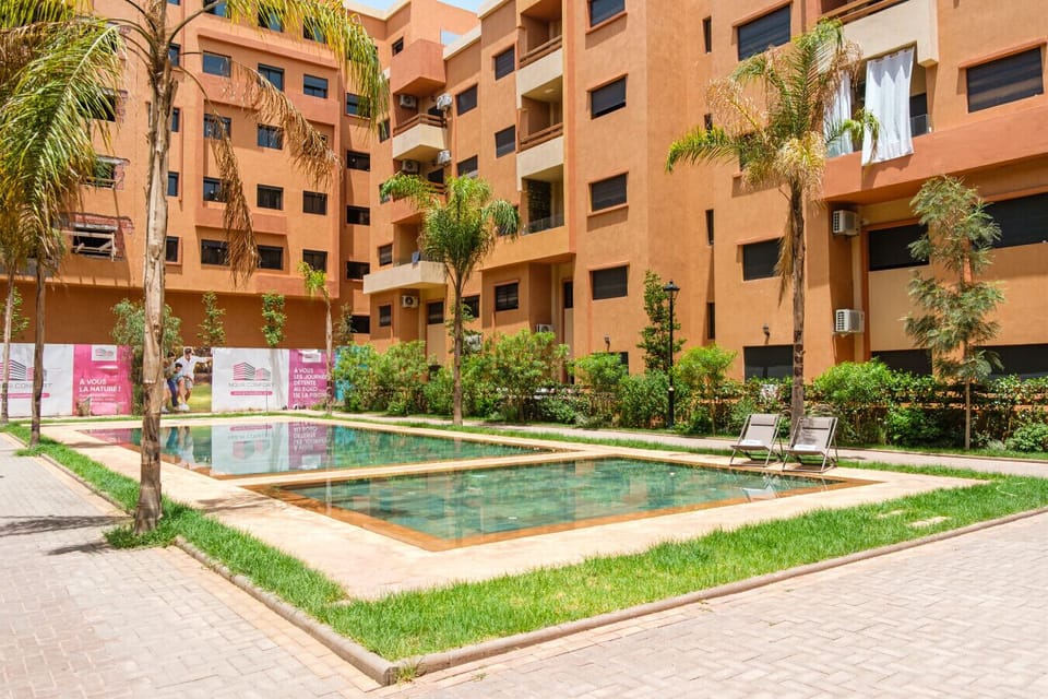 Résidence sécurisée avec piscine accessible.