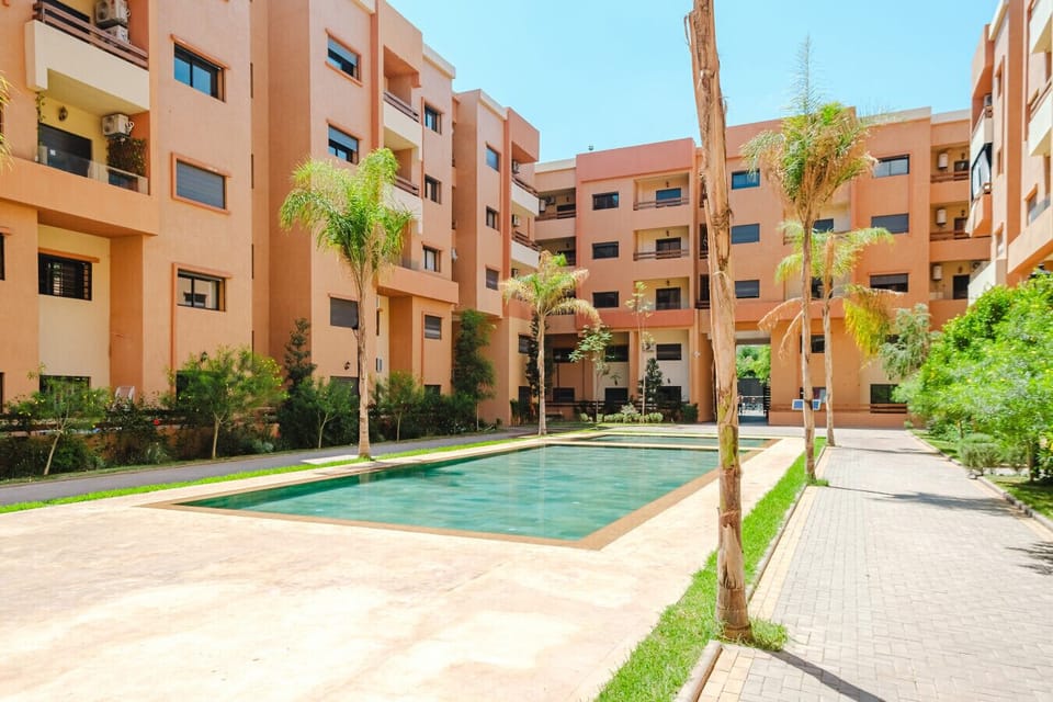Résidence sécurisée avec piscine accessible.