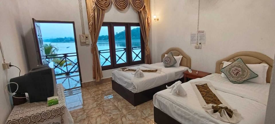 Twin Room, Lanai, River View | Free WiFi
