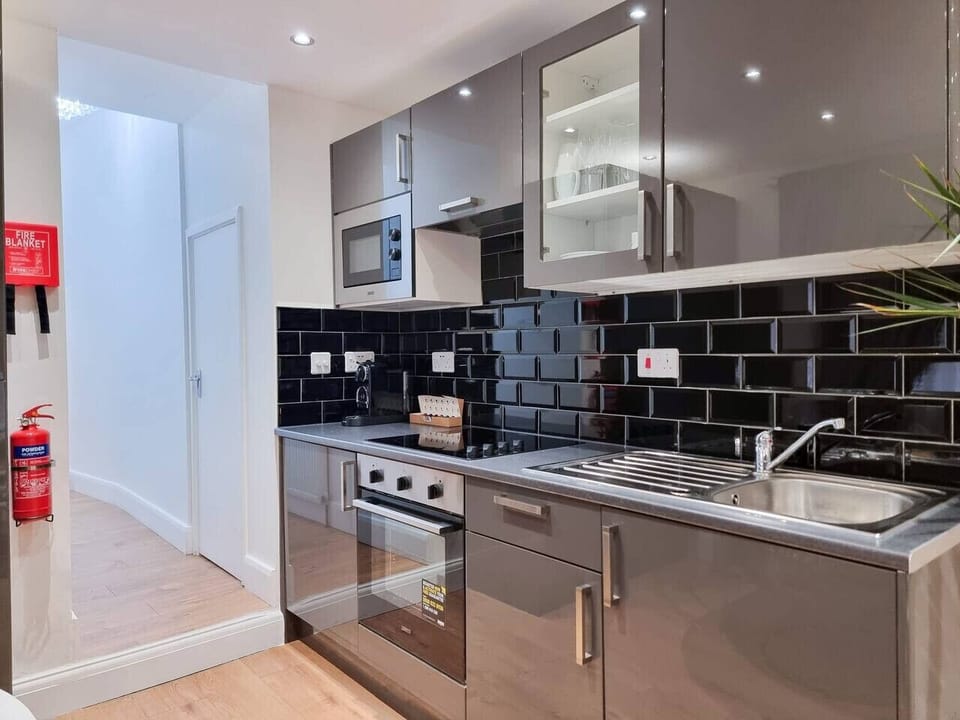 Use the long kitchen counter for everyday cooking and quick meals.