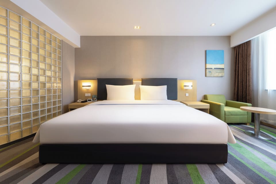 Superior Room, 1 King Bed (Minifridge) | Minibar, in-room safe, desk, soundproofing