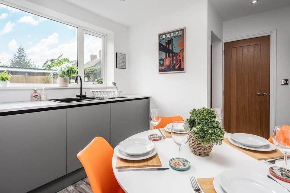 Modern kitchen and dining room over looking the back garden.