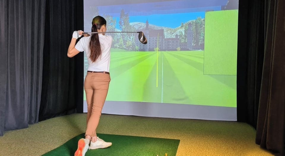 Indoor golf driving range