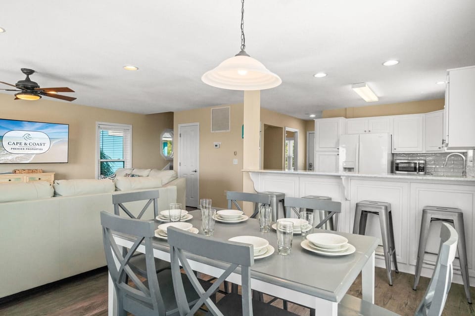 House, Multiple Beds (All Decked Out) | Dining