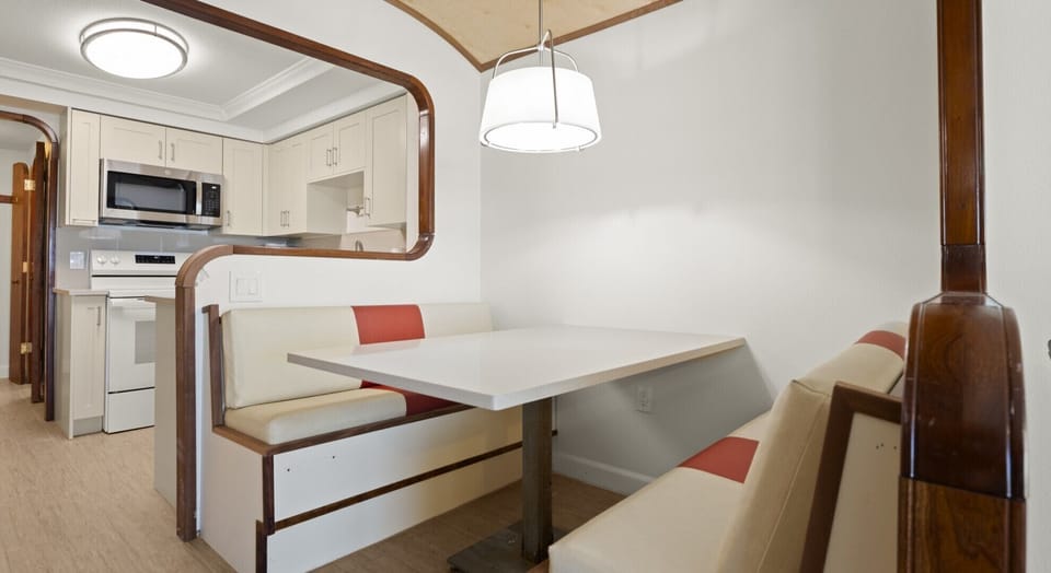 Standard Condo, Beach View | Dining