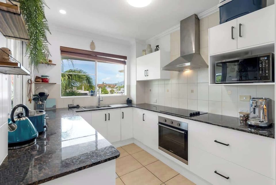 Start the day with coffee or prepare relaxed meals in the kitchen, where everything you need is within easy reach.