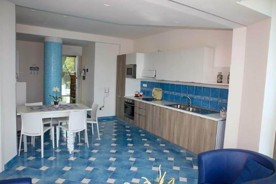 Family Villa, Multiple Bedrooms, Balcony (Villa Fortunata) | Private kitchen