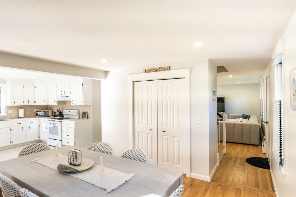 A Bright Spot to Enjoy Breakfast or Dinner