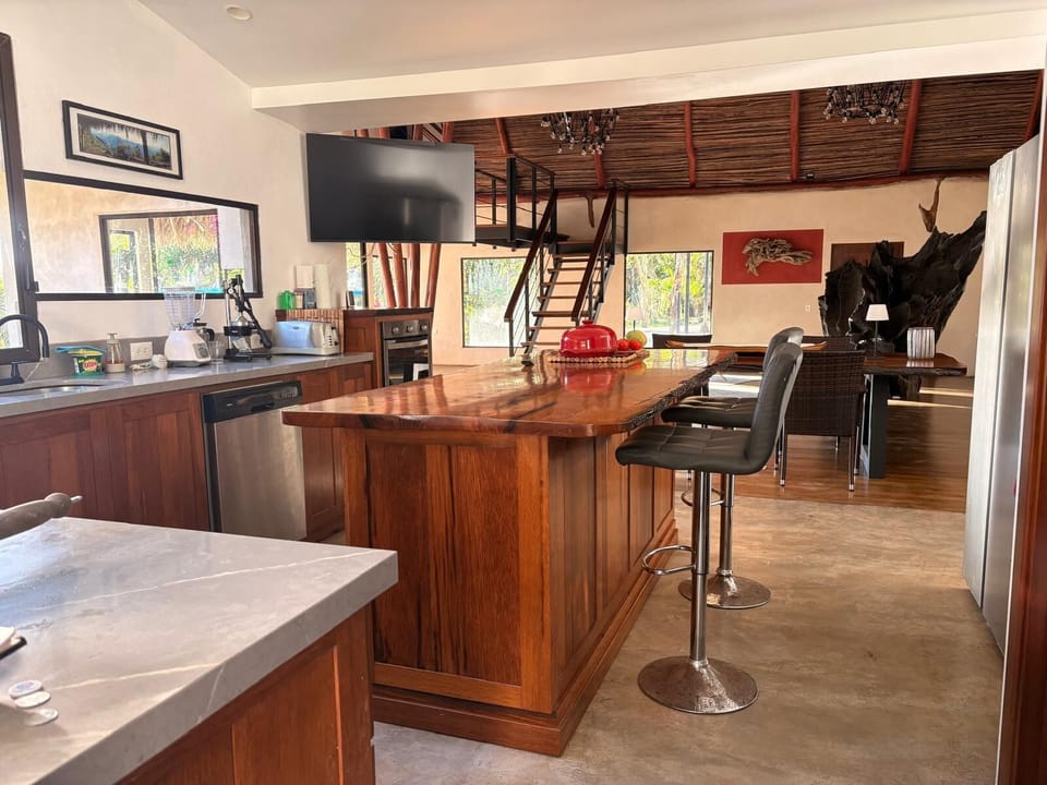 full kitchen