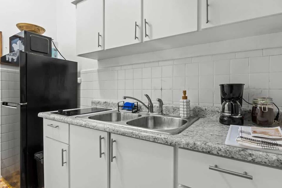 Equipped with the essentials for cooking and everyday dining.