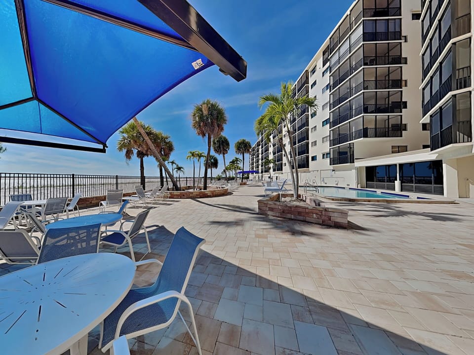 Condo (2 Bedrooms) | Property amenity