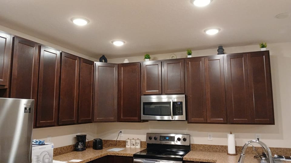 Beautiful kitchen cabinets, making you feel at home
