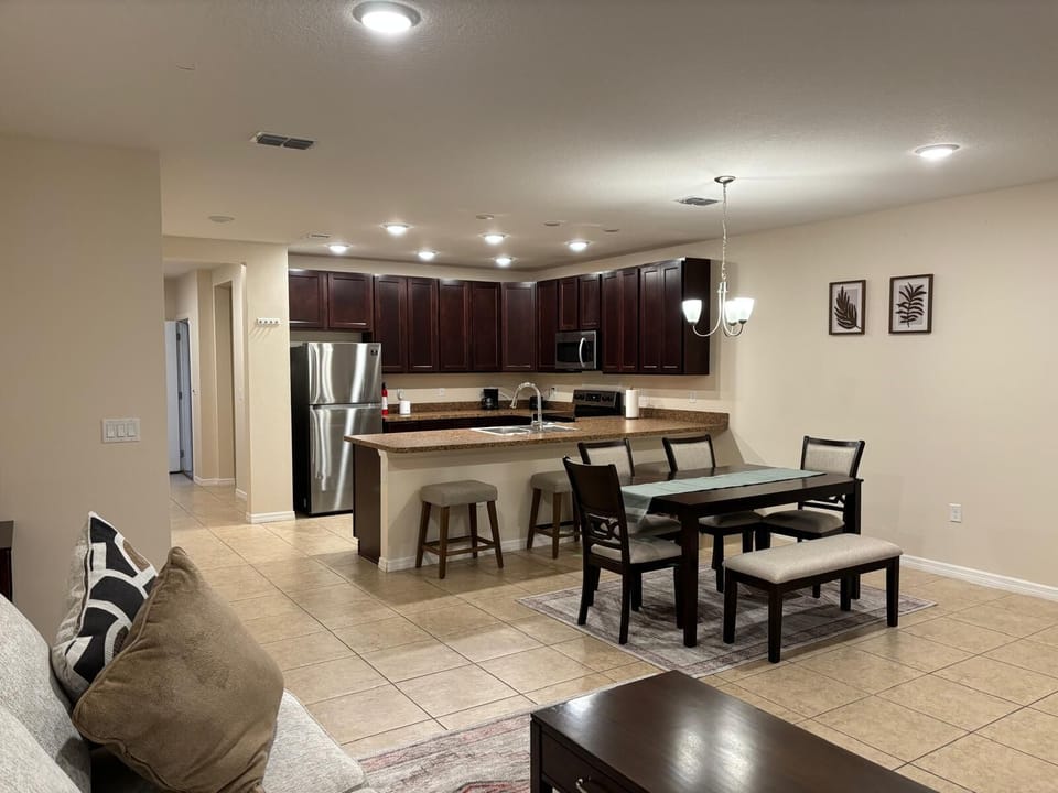 Plenty of seating space for dining with a 6 seater dining and 3 counter stools