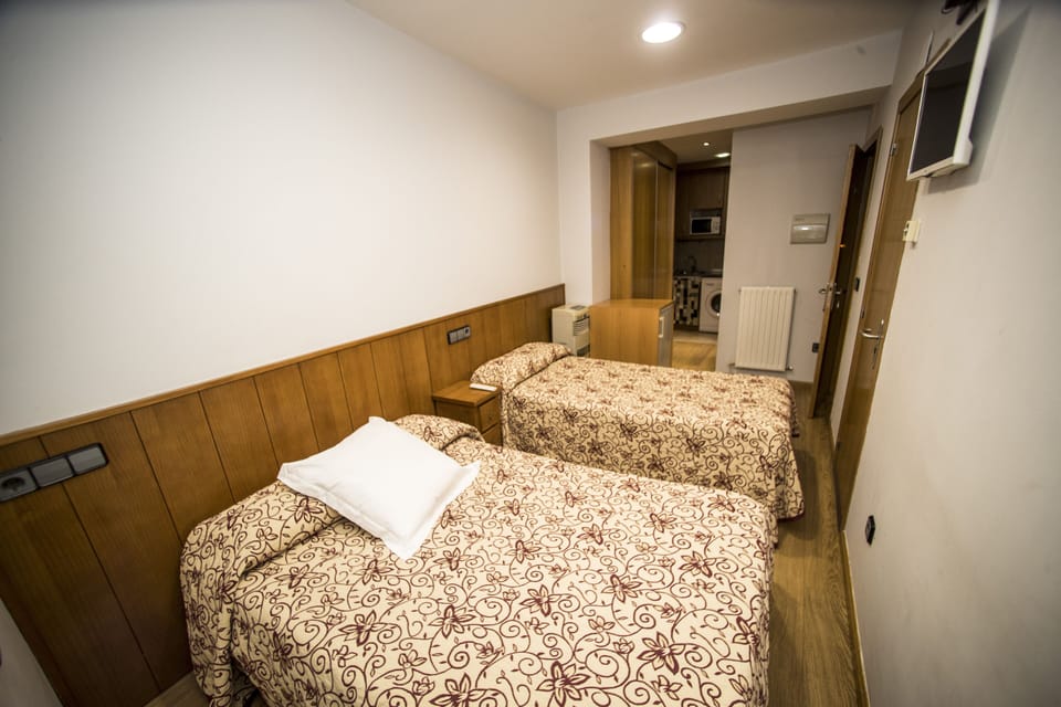 Double Room | Desk, laptop workspace, blackout drapes, free WiFi