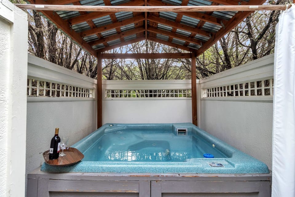 104_Scudder_Ln_Wimberley_TX_78676_USA-Exterior-IMG_2987