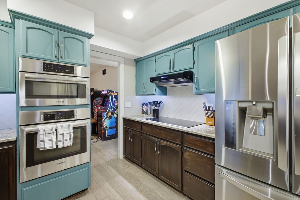 The perfect recipe for a great getaway: amazing company, good food, and this kitchen.