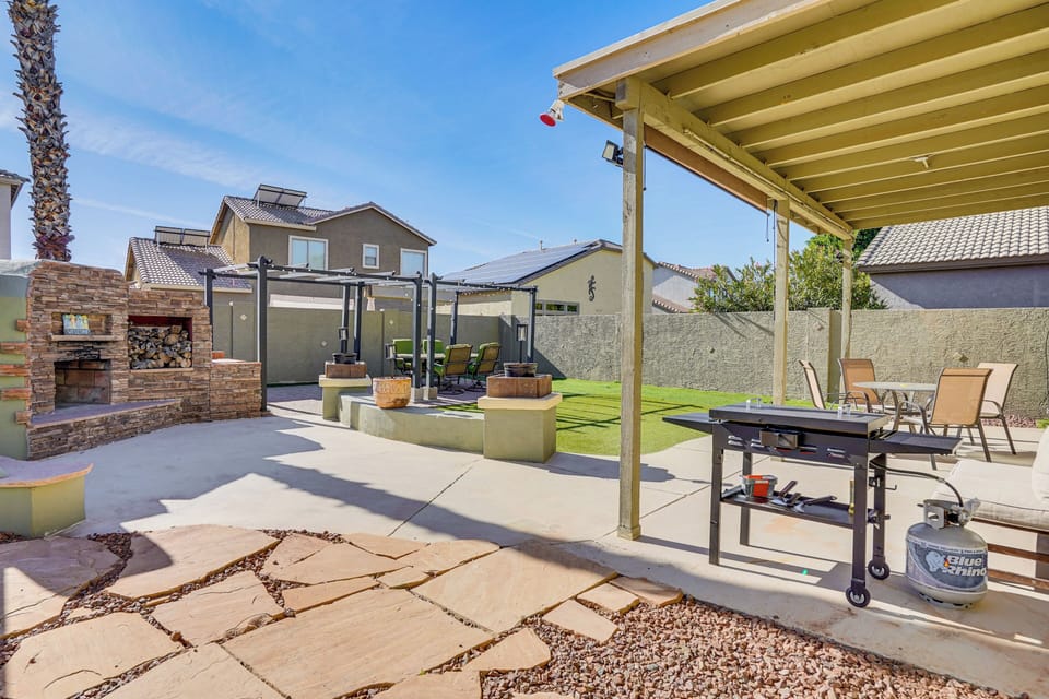 Surprise Vacation Rental | 3BR | 3BA | 2,219 Sq Ft | 1 Step to Enter