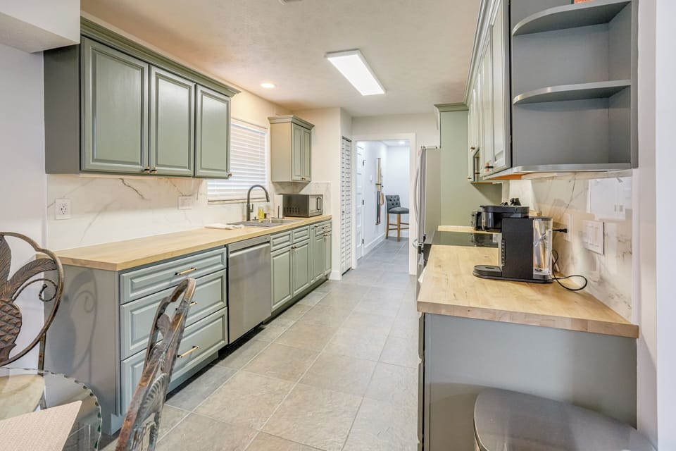 Eat-In Kitchen | 1st Floor