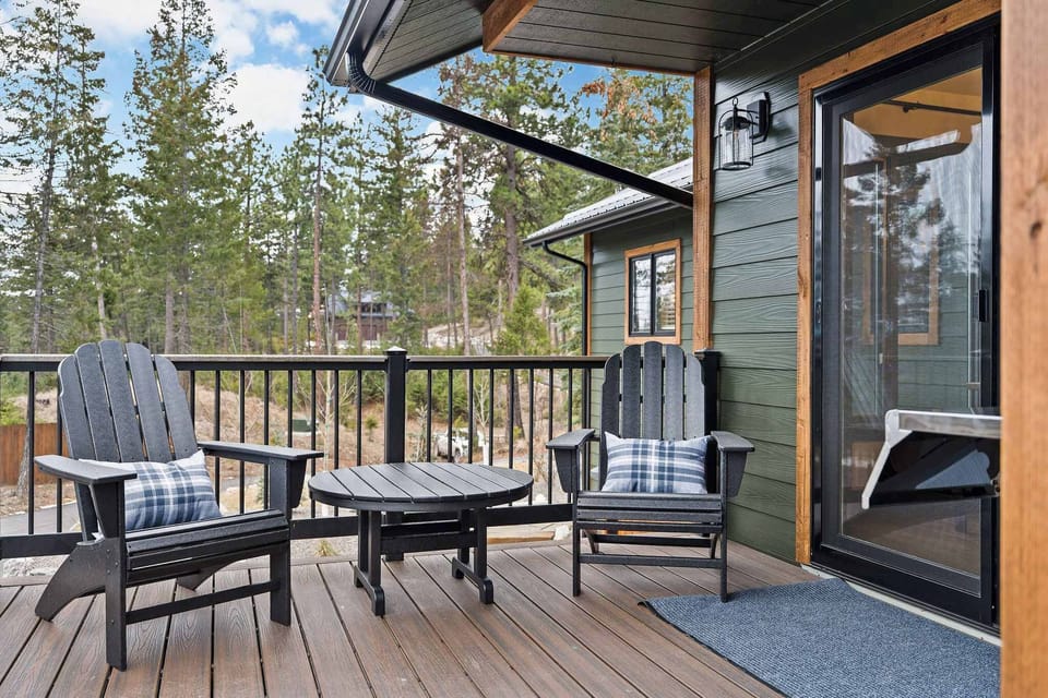 Your open-air living room. Comfy seating, peaceful views, and the perfect place to slow down and soak it all in.