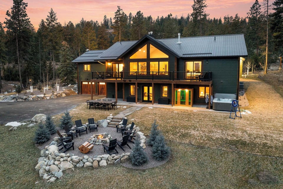 Lakeside mountain retreat near Flathead Lake and Glacier National Park.