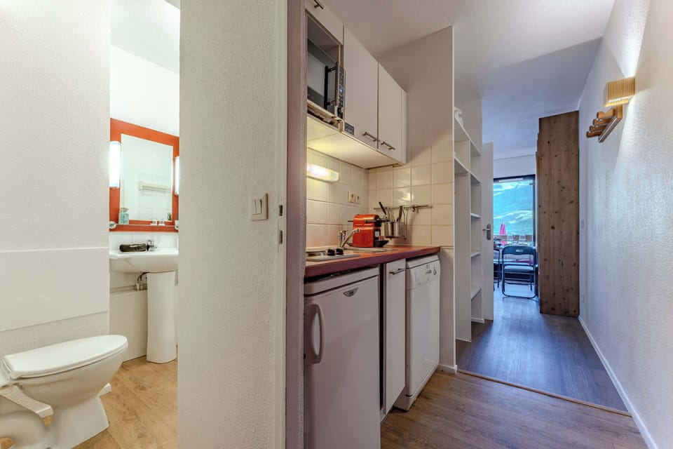 Your fully equipped kitchenette includes everything for mountain meals — coffee machine, raclette grill, stove, oven, microwave, and more!