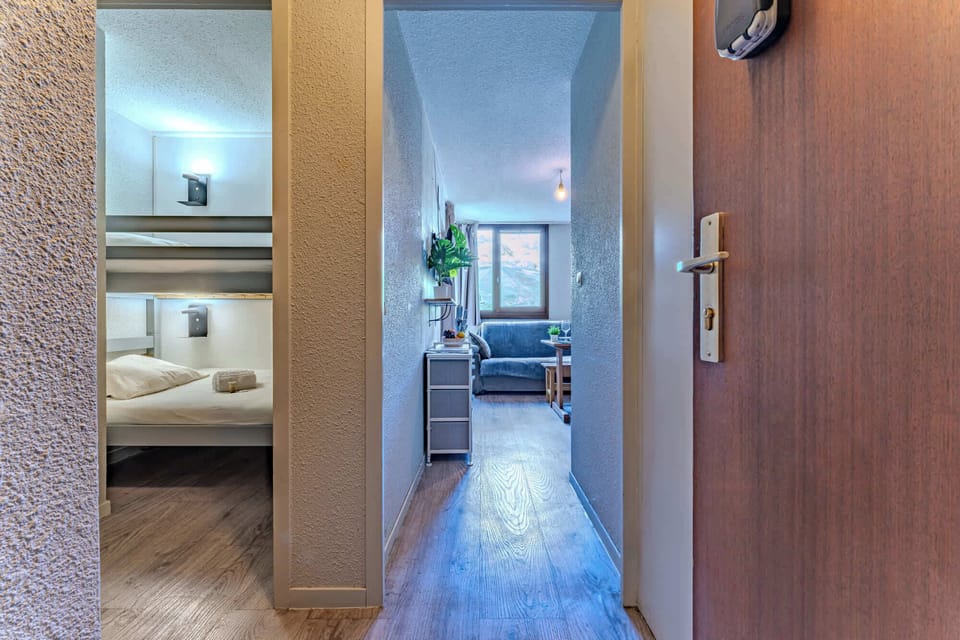 Welcome to your cozy mountain retreat in the heart of Val Thorens, with panoramic alpine views from the moment you arrive.
