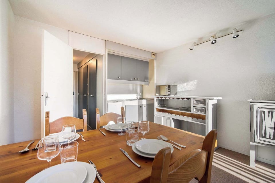 Share dinners with a view — simple alpine charm meets practicality for mountain stays.