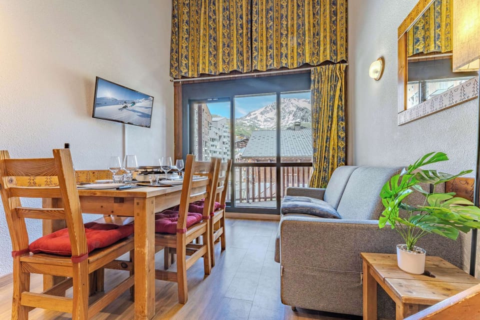 Wake up to mountain views and fresh air – your cozy nest in the heart of Val Thorens.