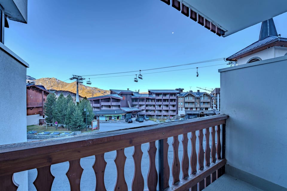 Breathtaking view from the balcony — wake up to the slopes and mountains of Les 3 Vallées.