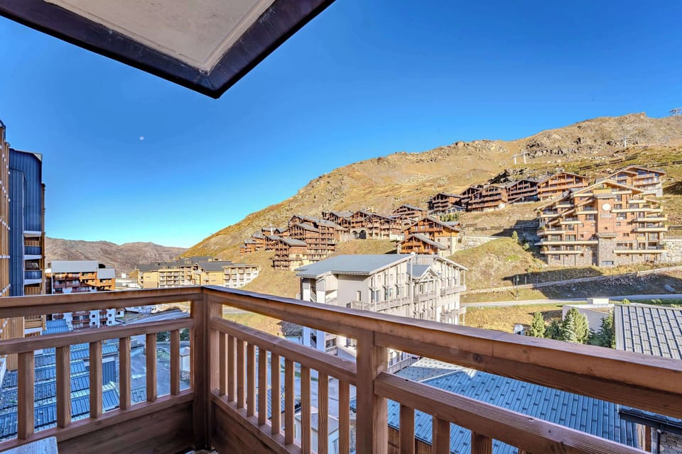 Private balcony with open mountain view — steps to lifts, rentals and ski school in the 3 Valleys.
