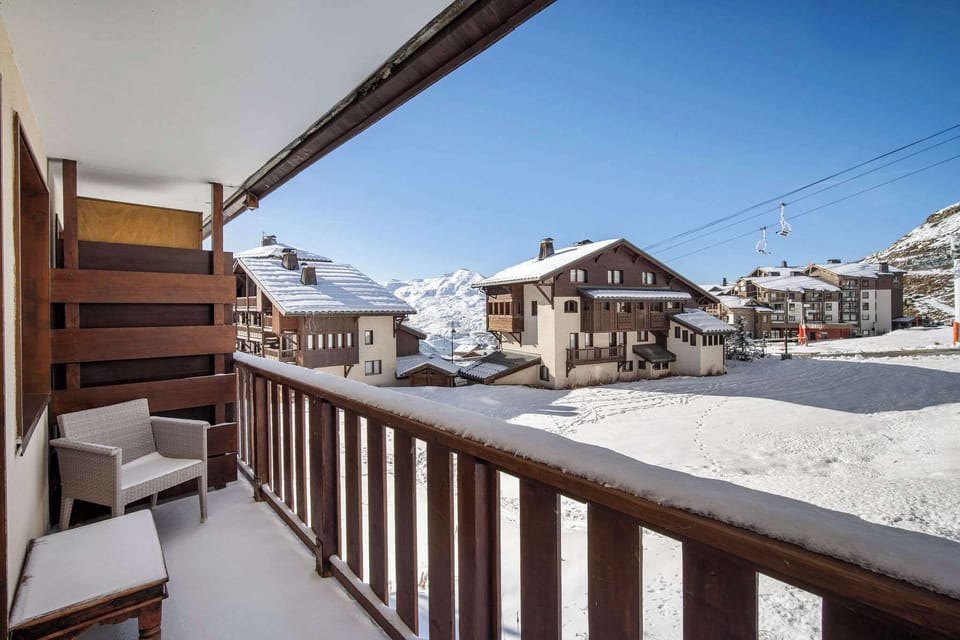 Wake up to stunning panoramic mountain views from your private balcony — true ski-in/ski-out access in the heart of Val Thorens.