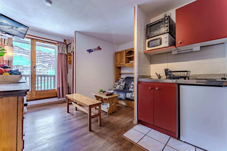 Fully Equipped Kitchen with Alpine Style Touches Cook your favorite meals in a stylish kitchen that blends rustic charm with modern functionality.