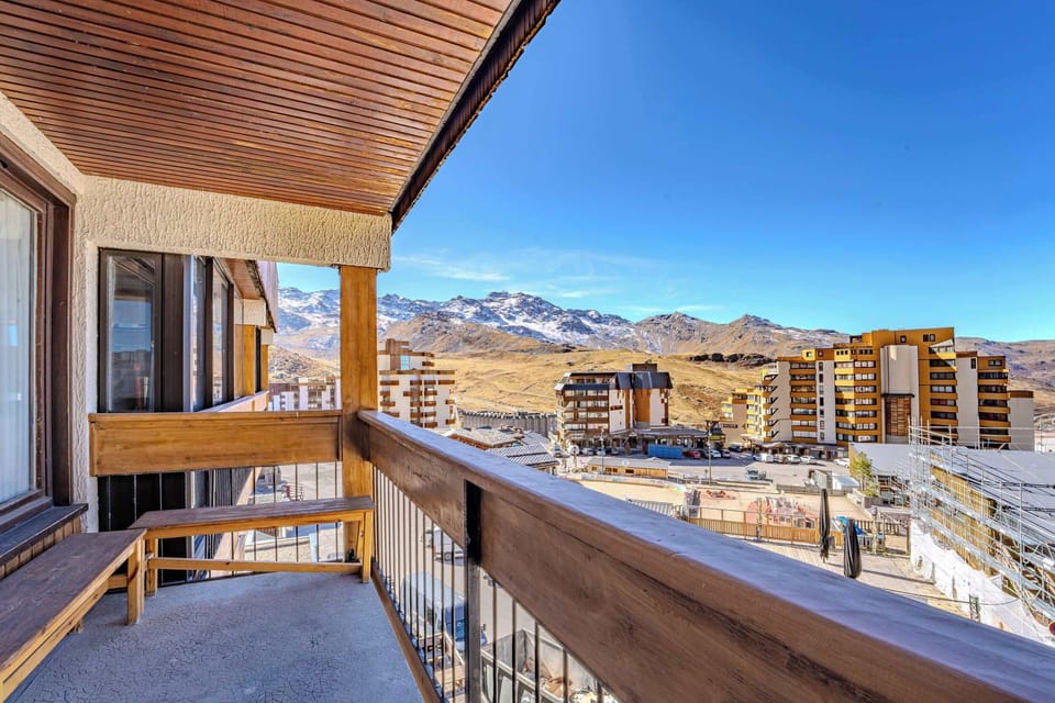Private balcony panoramic view over village, lifts and pistes—prime ski-in/ski-out location on Rue du Soleil; book your Val Thorens apartment now.