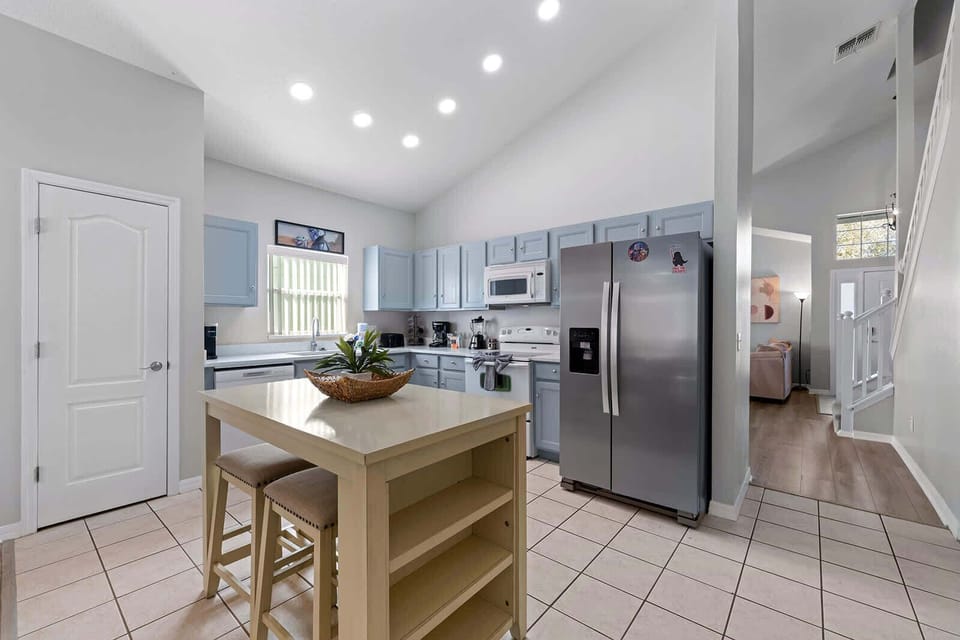 The heart of the home, now in full flavor mode. Whether it’s coffee in the morning, cocktails at sunset, or cookies fresh from the oven, this kitchen makes every moment deliciously memorable.