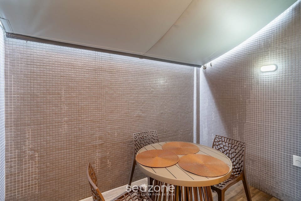 Basic Apartment | Dining