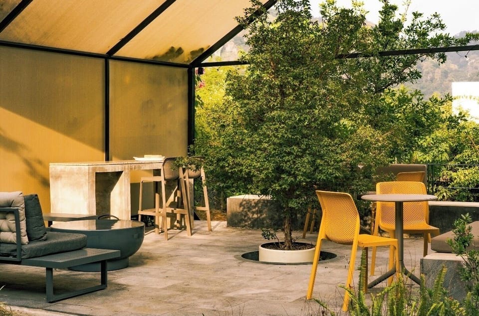 Outdoor dining