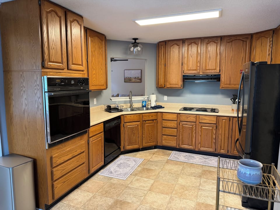Well, equipped, large kitchen with blenders, toaster, pots, utensils