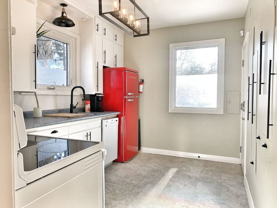 Fully Equipped Kitchen with Full-Size Appliances, small dishwasher & coffee station