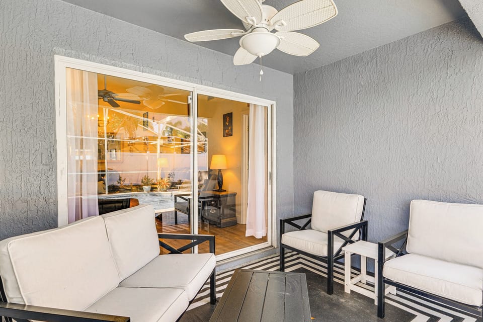 Covered Patio | Outdoor Seating