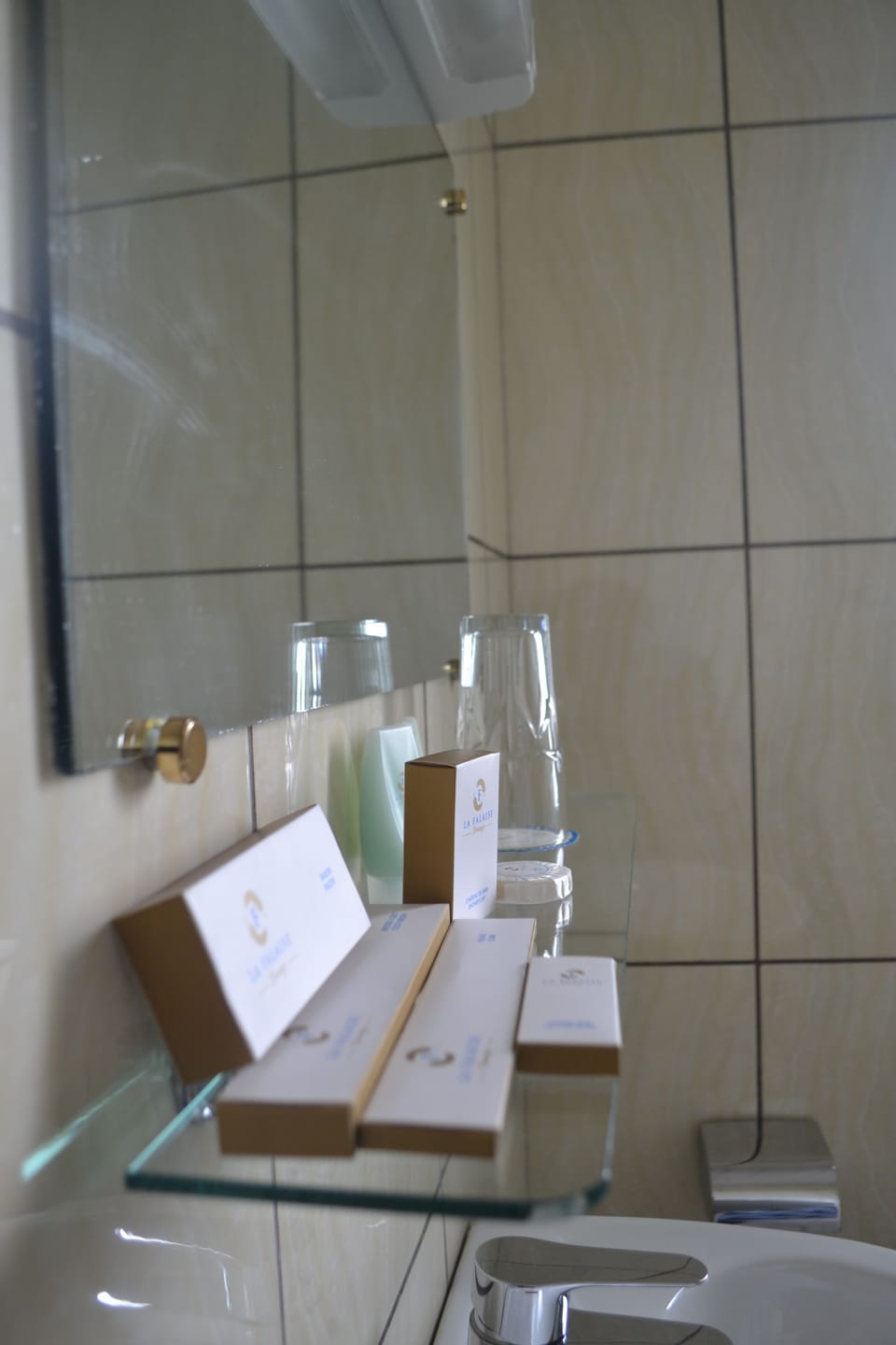 xx | Bathroom amenities | Free toiletries, towels
