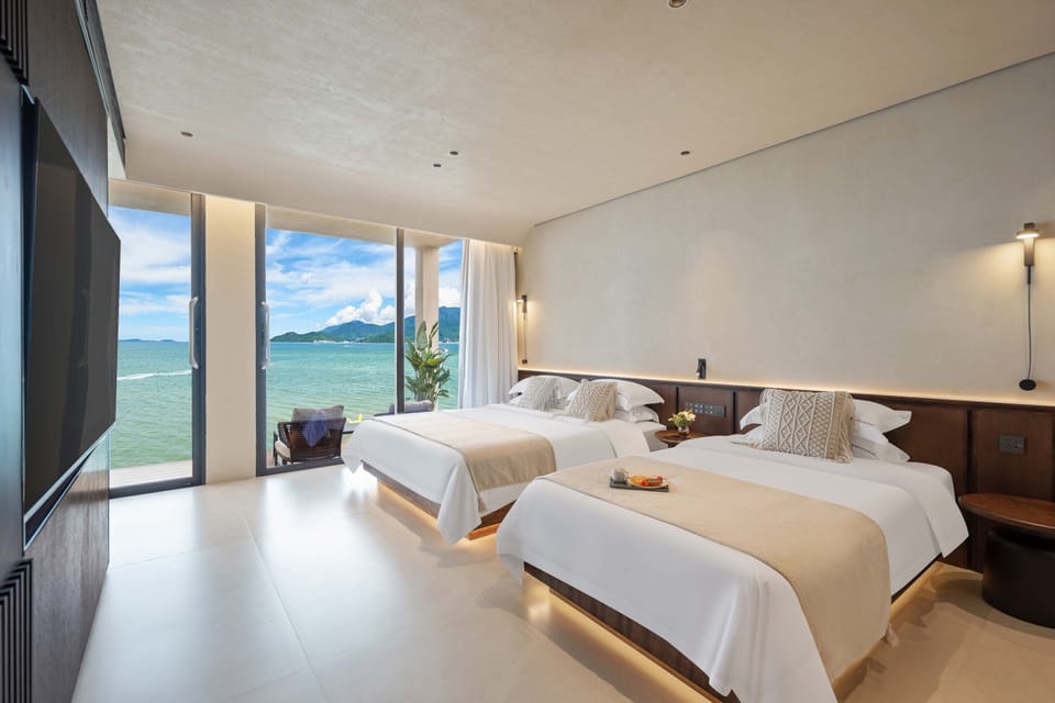 Romantic Twin Room | Minibar (free items), desk, blackout drapes, WiFi (free)