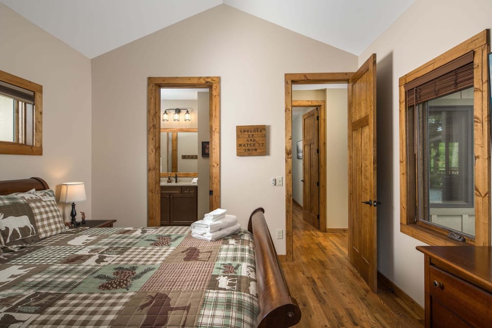 Queen bedroom with a private ensuite bathroom