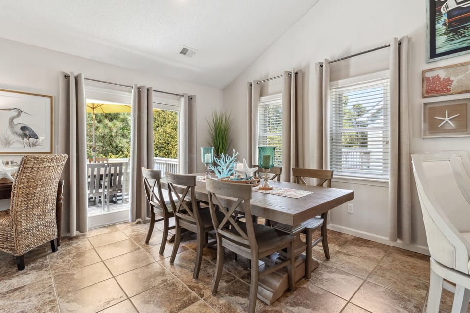 Dining Area - Top Level