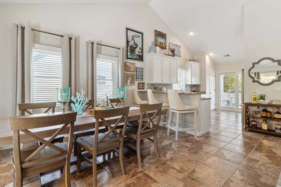 Dining Area - Top Level