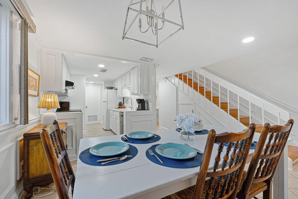 Dining area with seating for up to 6